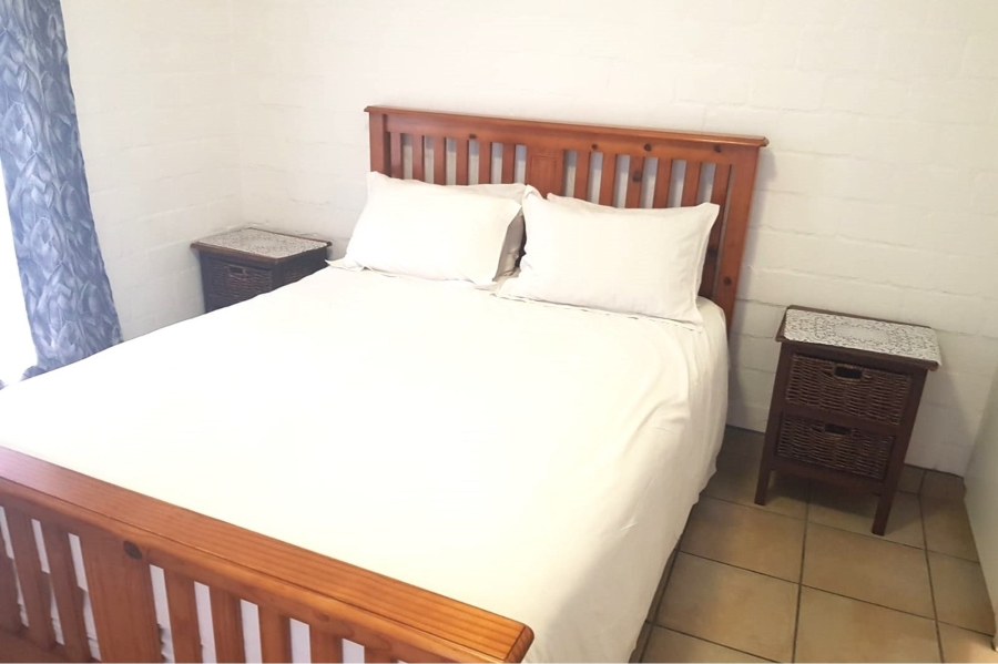 To Let 6 Bedroom Property for Rent in Apollo Ridge Western Cape